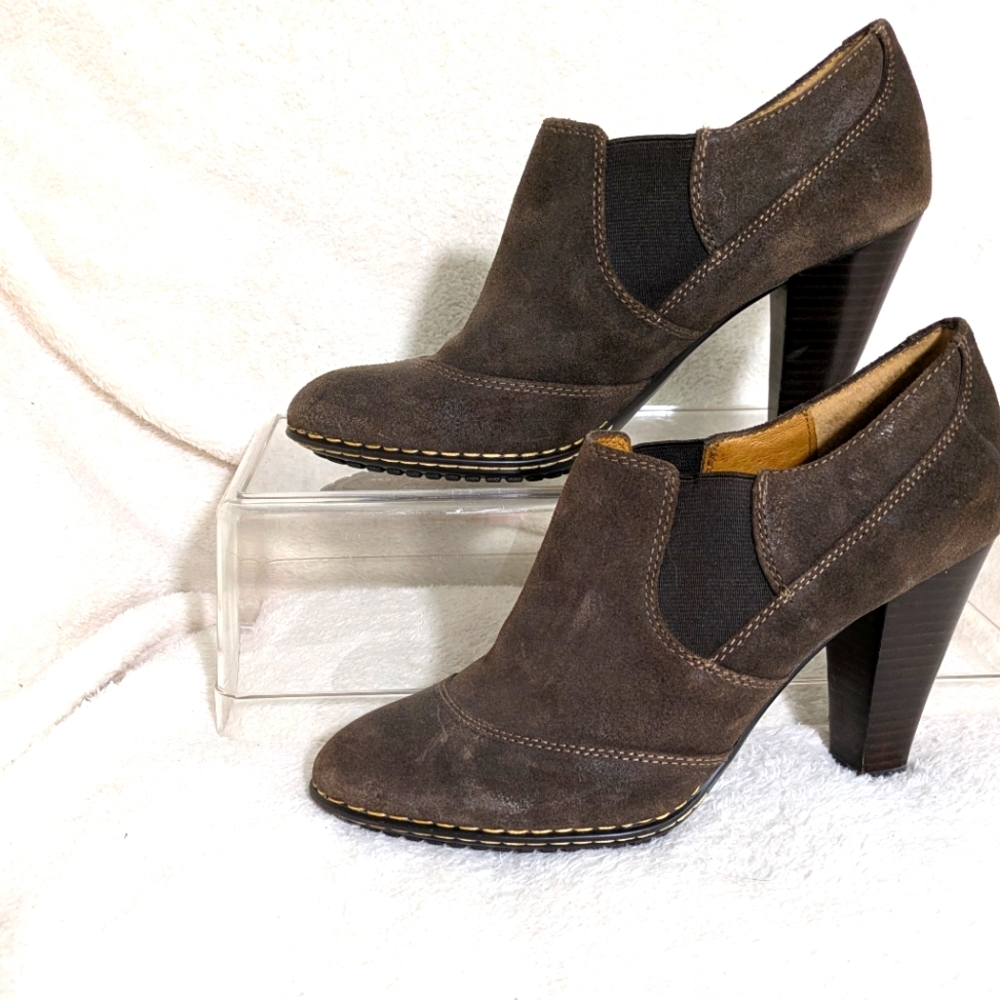Women's Sofft Zamora Kenya Suede Stacked‎ Chunky Heeled Ankle Booties Size 8 M